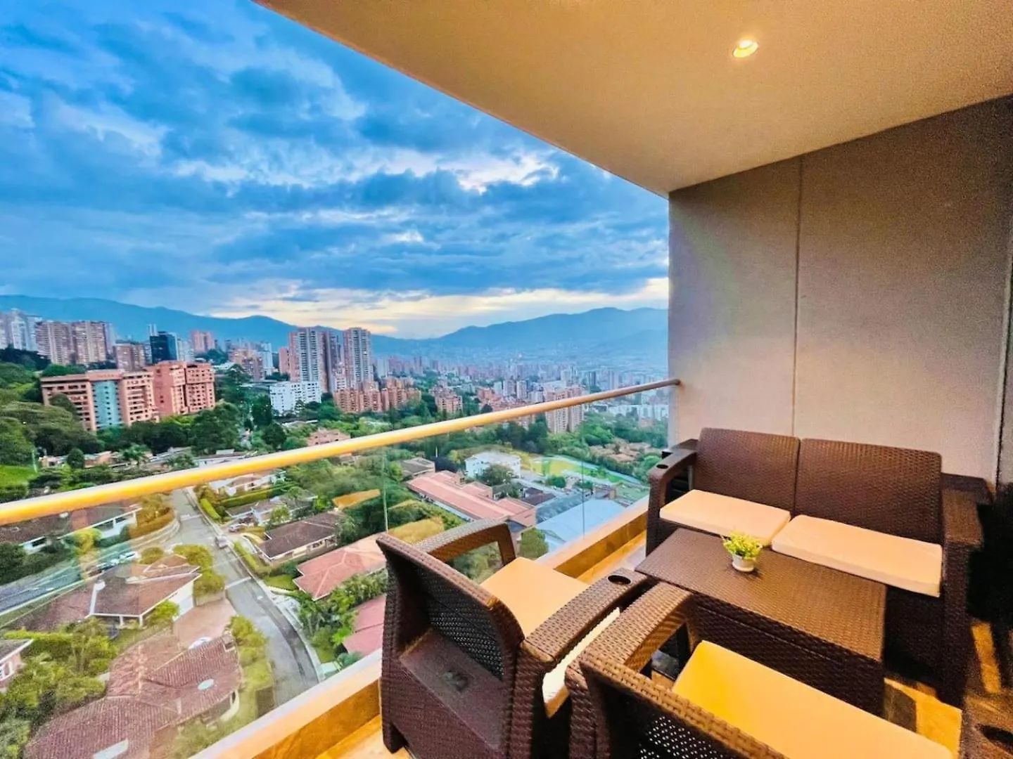25Th Floor Luxury 2 Bedrooms Ac Pool & Gym 2503 Medellin Colombia