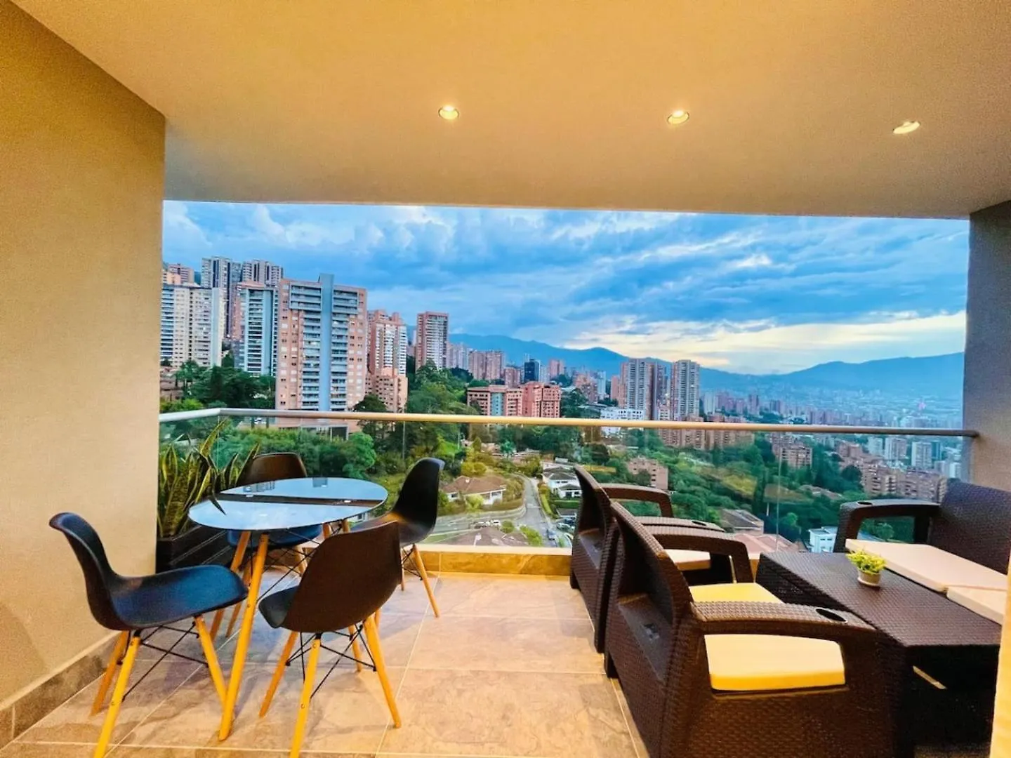 25Th Floor Luxury 2 Bedrooms Ac Pool & Gym 2503 Medellin 0*,  Colombia