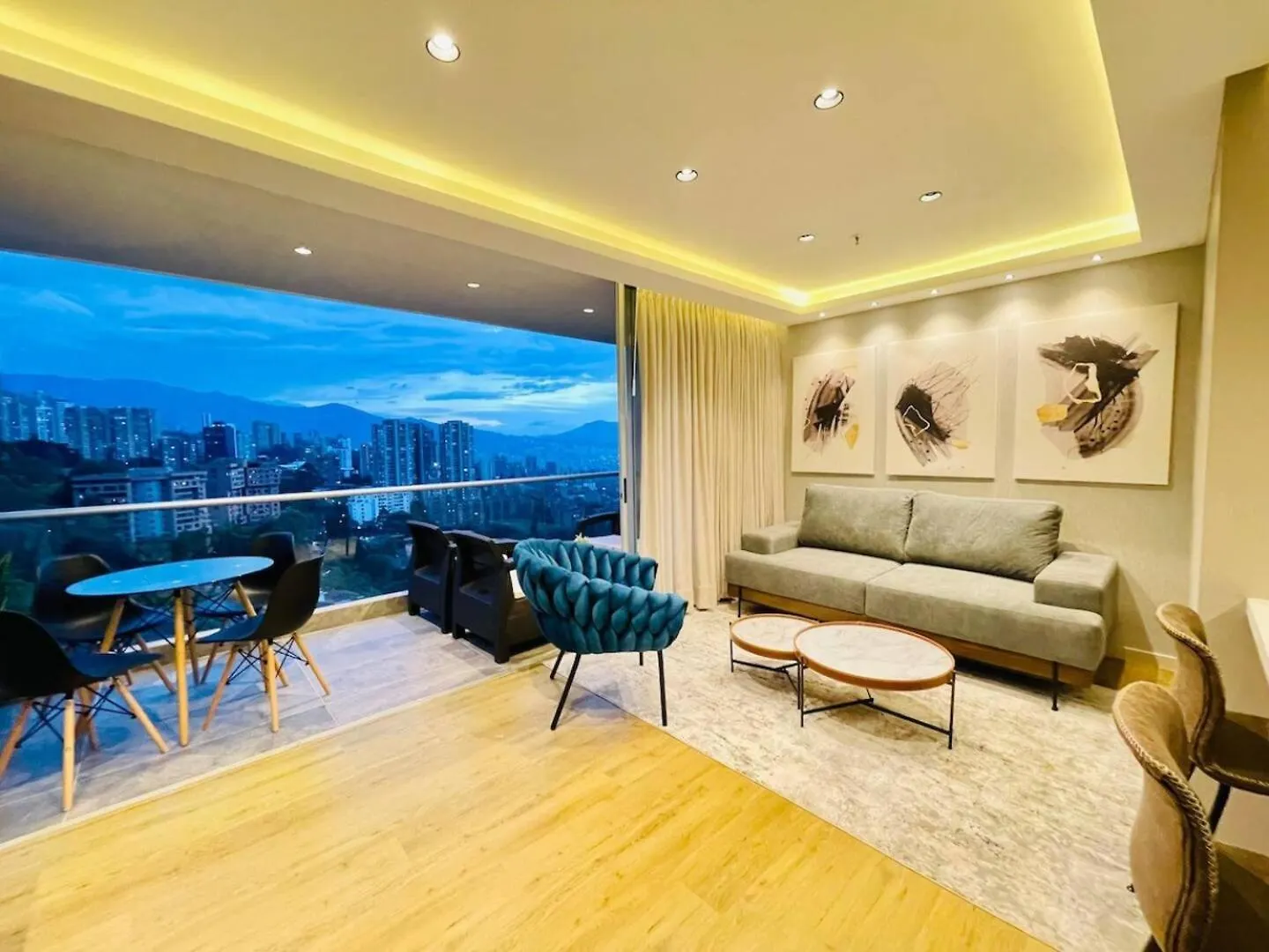 25Th Floor Luxury 2 Bedrooms Ac Pool & Gym 2503 Medellin Apartment