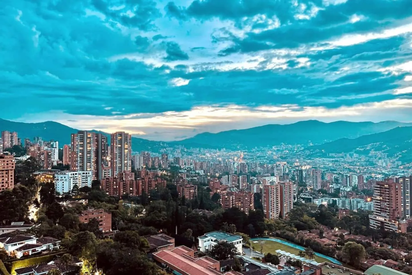 25Th Floor Luxury 2 Bedrooms Ac Pool & Gym 2503 Medellin 0*,